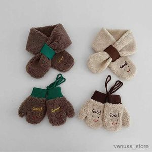 Halsdukar lindar koreanska babyhandskar tecknad kashmirmanten för småbarn pojke tjej vinter varmt tjocka plysch barn full finger handskar 1-4y