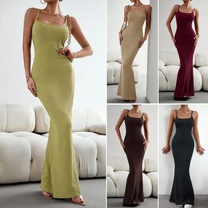 Casual klänningar 2024 Grön stickad kvinnor ärmlös kort spaghetti rem Camisole Basic Dress Streetwear Sexig klubbparty Bodycon kjolar