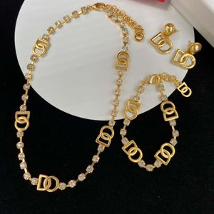 Colar de ouro de 18k, pulseira, brincos, brincos de grife, material de latão de alta qualidade, cristal, alfabeto, jóias de mulheres elegantes, casamento, banquete, noiva, Natal