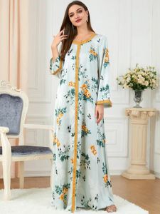 エスニック衣類花柄の長袖O-Neck Embroidery Tape Trim Maxi Dress Elegant Muslim Abayas for Women Dubai 2023春秋