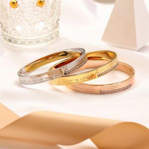 Designers Bracelets Mulheres Bangle Luxury Designer Tricolor Letter Wispy Bracelet Jewelry Bated Stainless Steel Love Gift Bangles M323C