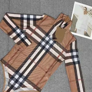 22Ss Frauen Designer-Marke Einteiliger Anzug neuer Stil European American Style Check Druck hoher Hals-Bodysuit Langarm Top hochwertiger Frauenkleidung A1