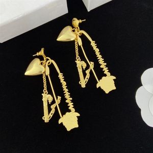 Women Hoop kolczyki projektant biżuterii damska kolczyka kolczyka uliczna Moda Gold Heart Ear Studs Akcesoria dla kobiet D2210208F2923