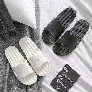 Slippers Summer Homens Mulheres EVA Indoor Sandálias de fundo macio de baixo tendência Slides de luxo Designer Light Beach Shoes Home Slippers H8FG#