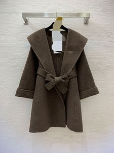 1215 XL 2024 Milan Runway Coat Spring Märke samma stil kappa lapel hals hög kvalitet långärmad kvinnor kläder weinishg23111196