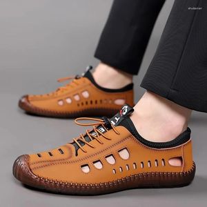 Sandalet 2024 Yaz Erkekler Deri Sıradan Moda Boş Düz Nefes Alabilir Düz İş Yumuşak Alt Saborlar Siyah Kahverengi Moccasin