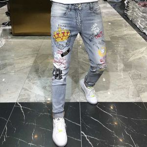 Herr jeans krona trycker mager jeans män joggar vita mager jeans män vår 2021 man jeans helt ny smal fit casual denim harem byxor j231222