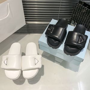 Mode kvinnors tofflor designer sandaler mjuka vadderade nappa läder glider vita svarta kvinnor platt glid sommar lyx toffel sandal 35-41