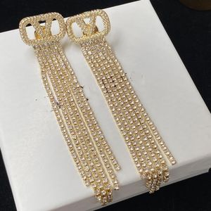 Modedesigner brev diamantörhängen kvinnor guld dubbel v-formade smycken örhängen rostfritt stål klassisk bröllopspresent för nygifta