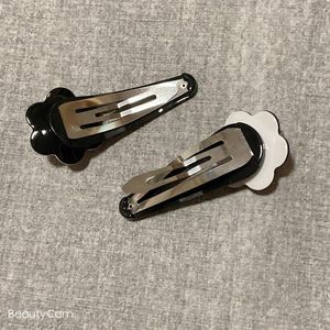 Clip per capelli di fiori acrilici in bianco e nero di moda in bianco e nero, con le barrette di una clip di una parola Accessori popolari in europea e americana Countr296K