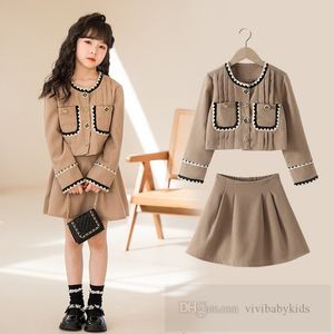 レディスタイルの大きな女の子の服セット古い子供たちの丸い丸い襟の花の花のバックル長袖アウトウェアプリーツスカート2PCSティーンエイジャー衣装Z6270