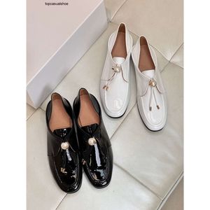 Radens höga version av Loafers Women's Soft Patent Leather Two On Heel Flat Sole Single Shoe Pearl Drawstring Small Leather Shoes