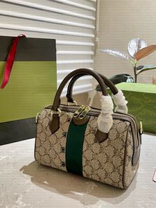 Luxury Boston Handbag Women Large Capacity Tote Red Stripe Design Zipper Opening Designer Commuter Bag