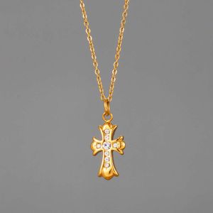 CH Designer Cross Pendant Necklace Chromes Inlaid Zircon Titanium Steel Gold Style CollarBone Chain Heart Sweater Lover Lover Sanskrit Luxury Fashion New 2024 7rda