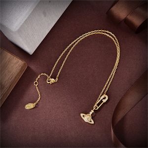 Designer Pearl Chokers for Women Luxury Viviene Pendant Halsband Kedja Pendants Retro smycken Fashion Accessories Westwood 34656