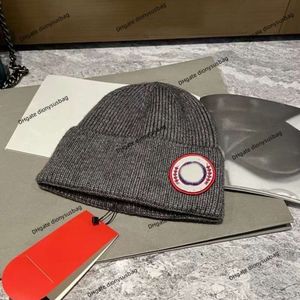 Luxury Designer hat Canada's Best-selling Korean Edition Rolled Edge Knitted Hat Autumn and Winter Woolen Cold for Men Women Casual Outdoor Temperament Couples