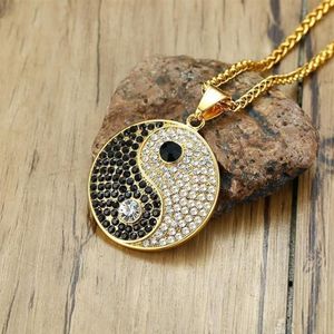 ペンダントネックレスYin Yang Men Necklaceラウンドチャーム黒と白のセット