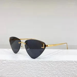 Solglasögon mode vintage överdimensionerad triangel 40047 Kvinnor Rimless Clear Ocean Lens Eyewear Men Cat Eye Sun Glass