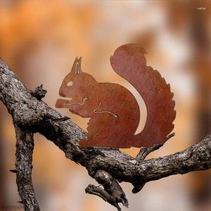 Garden Decorations Simple Rusty Squirrel Sitting Tree Stake Patina Decoration Metal Rust Figure Stakes