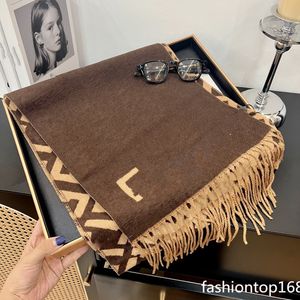 Designer Cashmere Scarf di alta qualità Autunno inverno inverno maschi e femminile marchio di moda classico morbido pelle calda semplice colore fff leetter