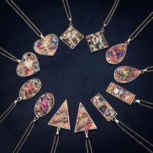 Naszyjnik wiszący klaster naturalnych kryształów 12 Losowe kształty dla mężczyzn i kobiet Modne przedmioty 233d