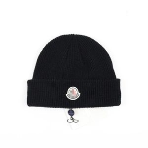 Factory spot explosions hats knitted hats men's fashion brand wool hats ladies e-commerce online celebrity warm outdoor head.