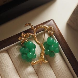 Brooches Europe And The United States Vintage Elegant Fresh Natural Niche Design Exquisite Craft Green Grape Beaded Fashion Coat