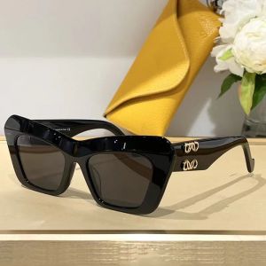 2024 Luxury Designer Sunglasses for Women Cat Eye Sunglasses Unisex Beach Sunglasses Vintage Frames Luxury Design UV400 With Case Very good