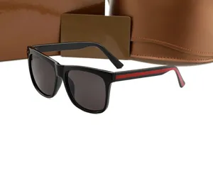 Partihandel modedesigner solglasögon för män kvinnor lyxiga pc ram solglasögon klassiska adumbrala glasögon tillbehör lunetter de soleil med låda