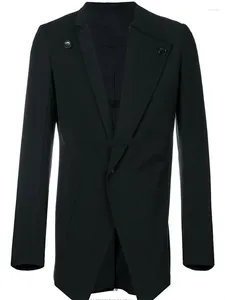 Мужские костюмы Spring 2023 Тенденции моды Suit нерегулярная асимметричная тонкая средняя длина больших размеров