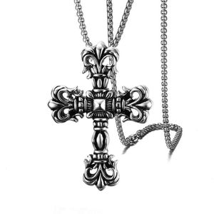 CH Designer Cross Pendant Necklace Chromes Titanium Steel Flower Smycken Heart Sweater Chain Lover Gift Sanskrit Luxury Fashion New 2024 Pin9