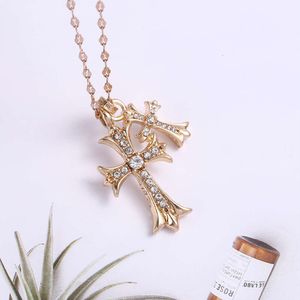 CH Designer Cross Pendant Naszyjnik Chromy Double Diamond Gold Hip Hop Men Men Damskie Sweter Łańcuch serca miłośnik Sanskrit Luksusowy moda Nowa 2024 AY4M