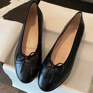 Baletowe pompki buty projektant balerina Flats Obcasy balerowe płaskie pompki skórzane pikowana czapka na palec palec czarny beżowy różowy czerwony żółte mokasyny damskie sukienki buty