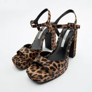 Sandali leopardo tacchi quadrati femminili zapatos para mujeres caviglia piattaforma cintura piattaforma femmini