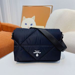 Bolsa mensageiro de tecido de algodão preto, bolsa de ombro com aba, preto liso, bolsa crossbody, letras brancas, zíper interno, decoração feminina, embreagem