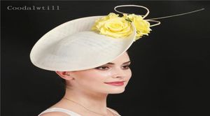 Cappelli a tesa larga Donne bellissime Copricapo grande Abito formale Cappello Fedora da sposa Fiore Moda Fasinator Cappello fatto a mano Occasione Milli2820960