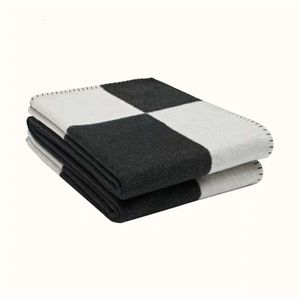 Cashmere de lã de lã de designer 135x170cm letra de crochê de xale macio portátil sofá -lapidado portátil Viagem de malha de malha