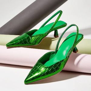 Klänningskor grön serpentin tunna låga klackar pumpar kvinnor mode sandaler slingbacks fest pekade tå prom zapatos mujer