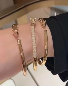 Panthere Series Bangle 18 K Gold aldrig bleknar officiella replika smycken toppkvalitet lyx varumärke Bangles Classic Style Ladies Bracele1873990