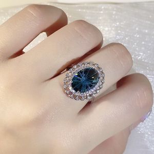 Damen-Ring im Retro-Stil, elliptisch, oval, hohle Geometrie, natürliches Feuerwerk, blauer Topa-Stein, Kristall, Liebe, Luxus-Designer-Ringe, Party-Schmuck