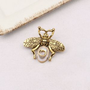 New fashion brooch full of diamonds Personality elegant lapel versatile temperament pin sweater accessories red gold Pearl Diamond sliver Brass a brooch 9117