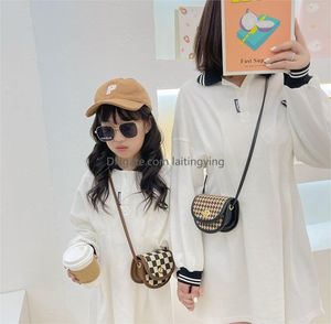 Handväskor söta små flickor Crossbody Purse Toddler Cartoon Mini Travel Baby Small Kids Cross Body Drop Delivery Maternity Accessorie OTQU1