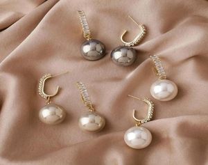 Coreano squisito retro metallo microintarsiato zircone perla orecchini a cerchio temperamento semplice ciondola gioielli di moda femminile Huggie6404408