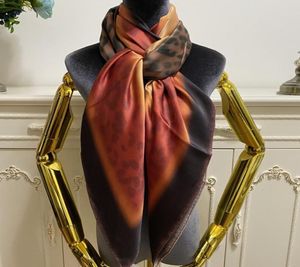 Women039S Square Scarf Good Quality 100シルクマテリアルグラディエントプリントレターヒョウ穀物パターンサイズ130cm 130cm4851369