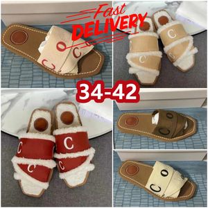 Sandles Designer Slides Mulheres Lady Woody Sandálias Fofas Flat Mule Slide Bege Branco Rosa Lace Lettering Canvas Fuzzy Fur Chinelos Sapatos de Verão