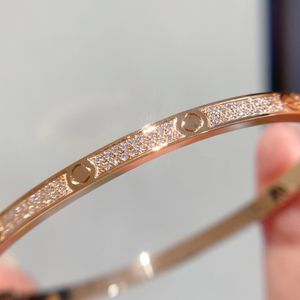 Bracciale sottile in oro di lusso Bracciale di design con diamanti per donna Bracciale in argento V-oro 18 carati Gioielli da sposa stile aperto con scatola