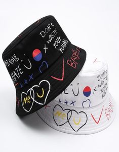 最新のユニセックスパナマフィッシャーマン039S HAT Women039S Sun Black and White Graffiti Men039s屋外ヒップホップHarajuku Bucket5143453