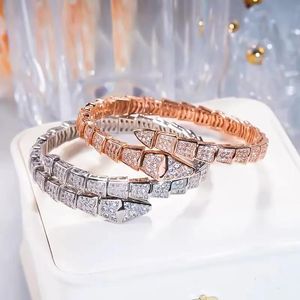 Bangle Senior Luxury Designer Fashion Full Diamond Fashion Snake Shake Bracelet Gold Rose e Silver Ring Ring requintado Jóias Casal