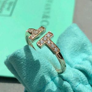 Ringar kvinnors designer ring par smyckeband titan stål med diamanter casual mode street classic guld sier rose valfritt