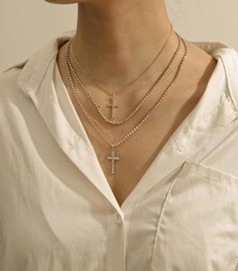 Pendanthalsband Multi Layer Shiny Crystal Cross Necklace Luxurious Rhinestones Kvinnliga smycken Punk Hip Hop Neck Collar Gift2775850